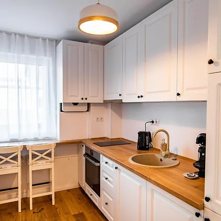 Opera - Free Parking Place