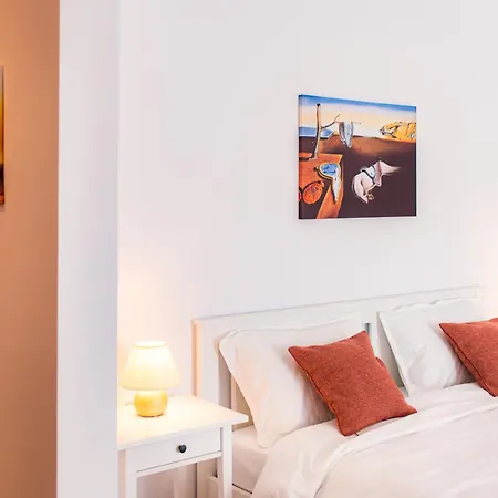 Opera - Free Parking Place *