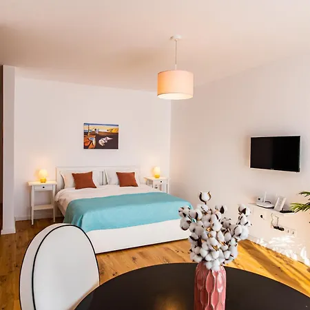 Opera - Free Parking Place Apartman *